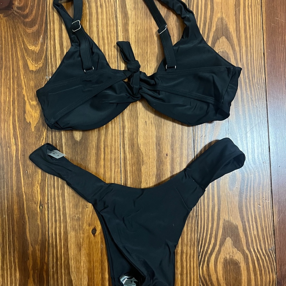 Black Bikini - Picture 3 of 7